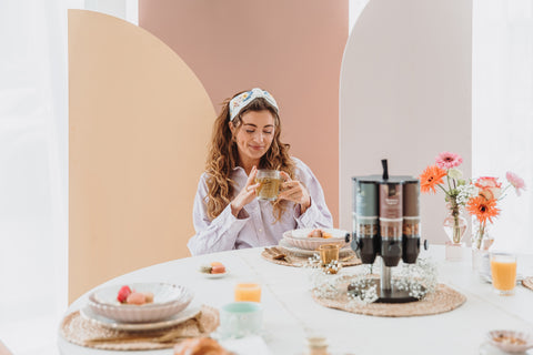 Energieboost in een kopje: met deze theesoorten vervang jij je kopje koffie